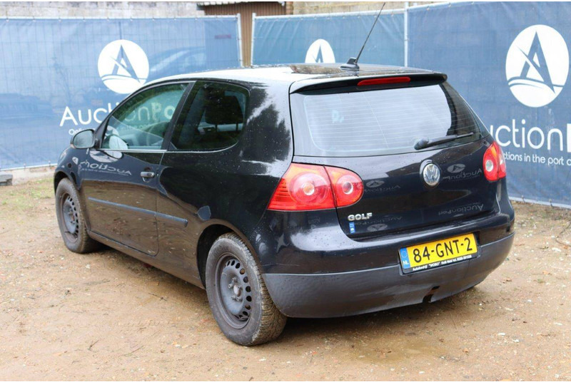 Volkswagen Golf FM Trendline - سيارة: صور 4 Volkswagen Golf FM Trendline - سيارة: صور 4