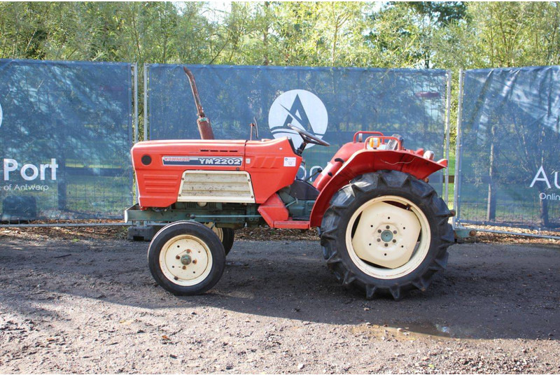 Yanmar YM2202 - جرار: صور 2 Yanmar YM2202 - جرار: صور 2