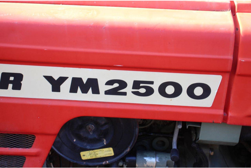 جرار Yanmar YM2500: صور 13 جرار Yanmar YM2500: صور 13