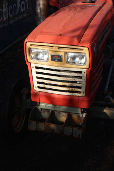 جرار Yanmar YM2500: صور 9 جرار Yanmar YM2500: صور 9