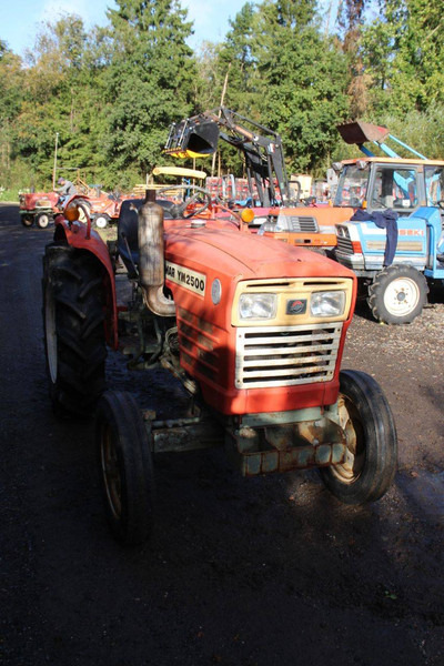 جرار Yanmar YM2500: صور 6 جرار Yanmar YM2500: صور 6