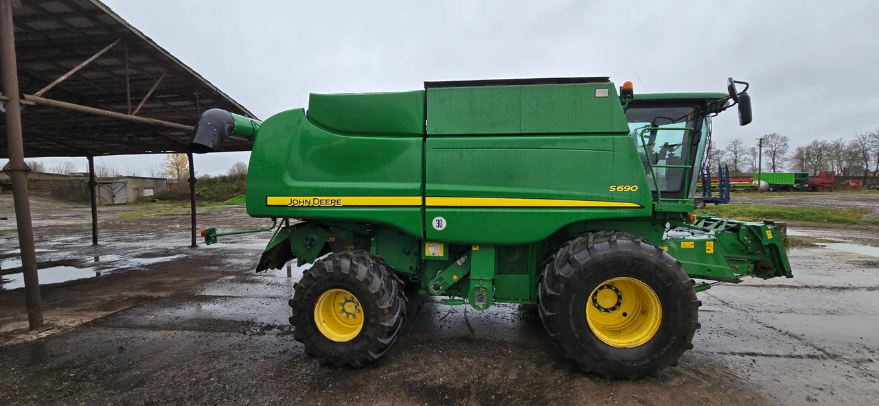 JOHN DEERE S690 - حصادة شاملة: صور 1 JOHN DEERE S690 - حصادة شاملة: صور 1