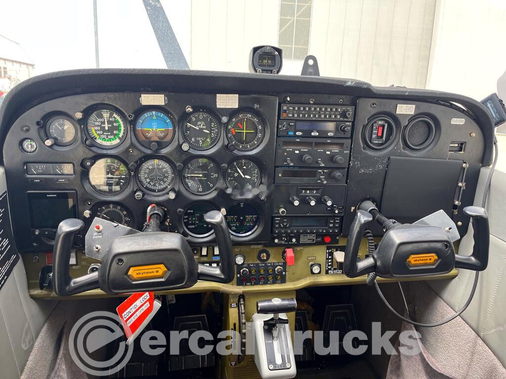 معدات الدعم الأرضي 1977 Cessna 172N Diesel TC-EHO Airplane: صور 14