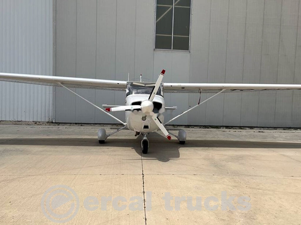 1977 Cessna 172N Diesel TC-EHO Airplane - معدات الدعم الأرضي: صور 3 1977 Cessna 172N Diesel TC-EHO Airplane - معدات الدعم الأرضي: صور 3