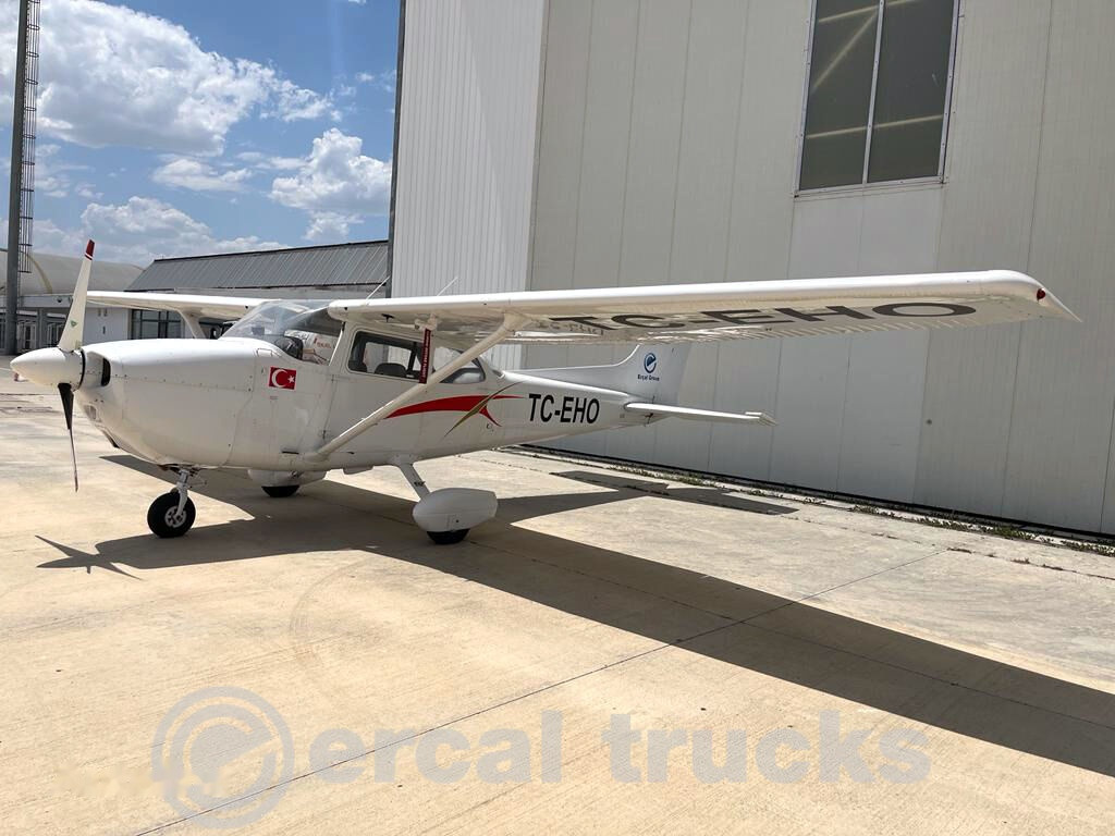 1977 Cessna 172N Diesel TC-EHO Airplane - معدات الدعم الأرضي: صور 1 1977 Cessna 172N Diesel TC-EHO Airplane - معدات الدعم الأرضي: صور 1