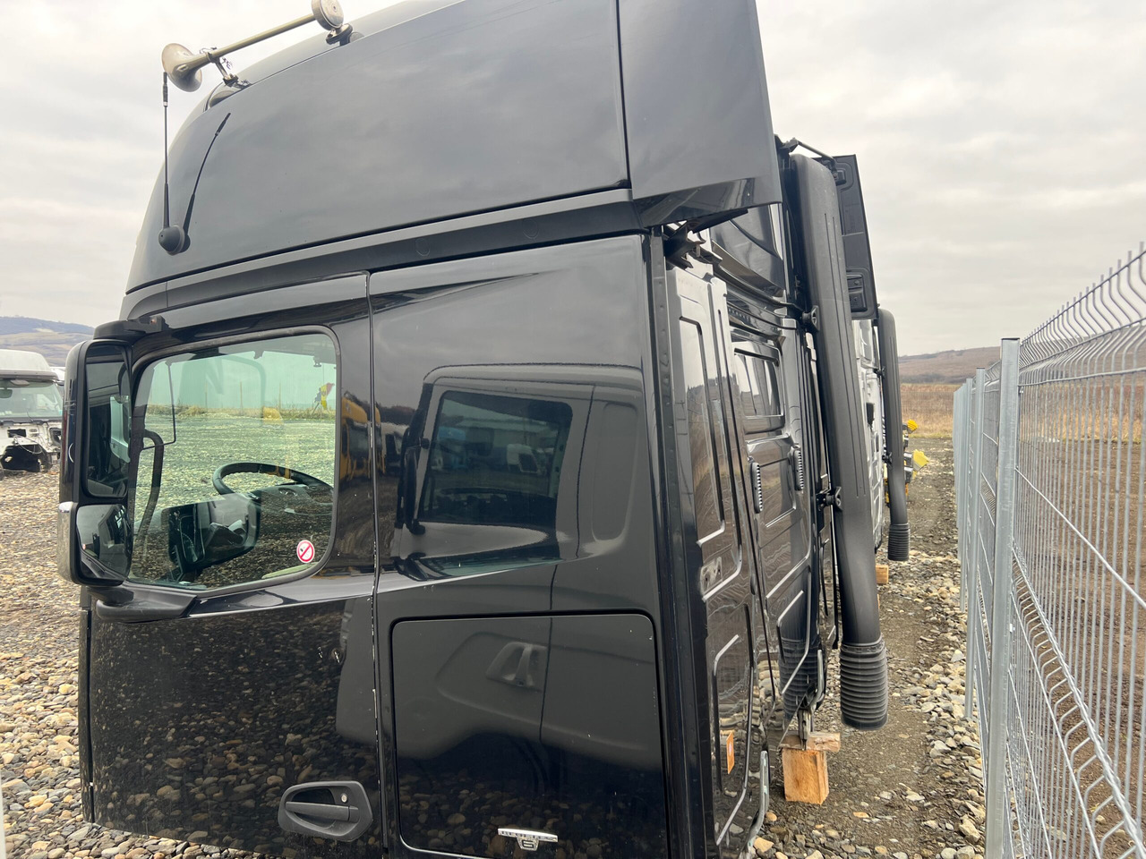 CABINA MERCEDES ACTROS MP4 GIGA SPACE - الكبائن - شاحنة: صور 4 CABINA MERCEDES ACTROS MP4 GIGA SPACE - الكبائن - شاحنة: صور 4
