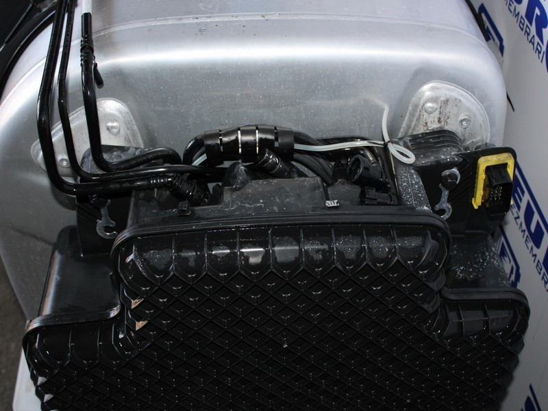 REZERVOR COMBUSTIBIL 570L + CARCASA POMPARE COMBUSTIBIL SCANIA SUPER 2710466, 3110686 - خزان وقود - شاحنة: صور 3 REZERVOR COMBUSTIBIL 570L + CARCASA POMPARE COMBUSTIBIL SCANIA SUPER 2710466, 3110686 - خزان وقود - شاحنة: صور 3