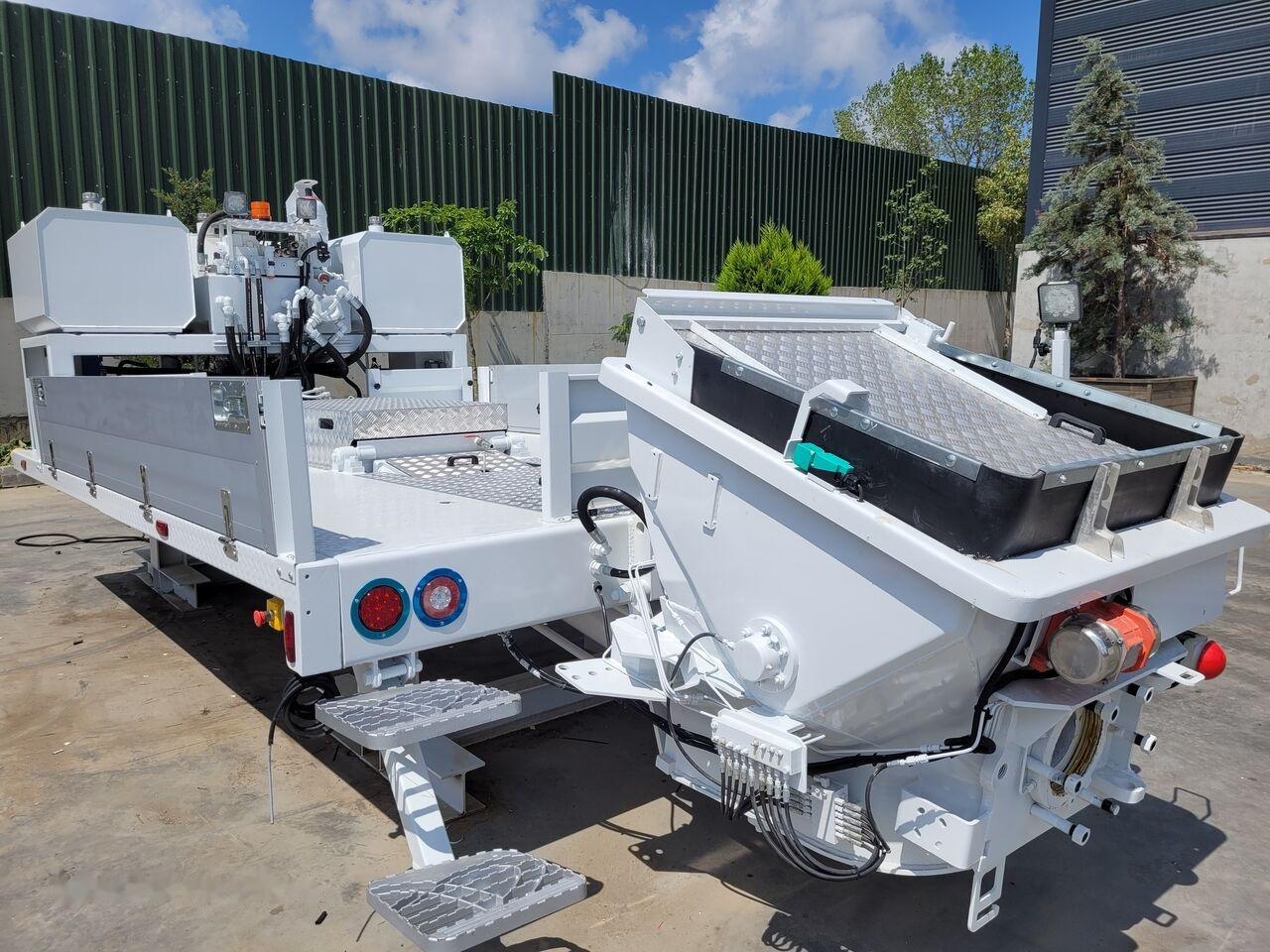 MERCEDES-BENZ New BMS BLP 14-09 on chassis - مضخة خرسانة: صور 1 MERCEDES-BENZ New BMS BLP 14-09 on chassis - مضخة خرسانة: صور 1