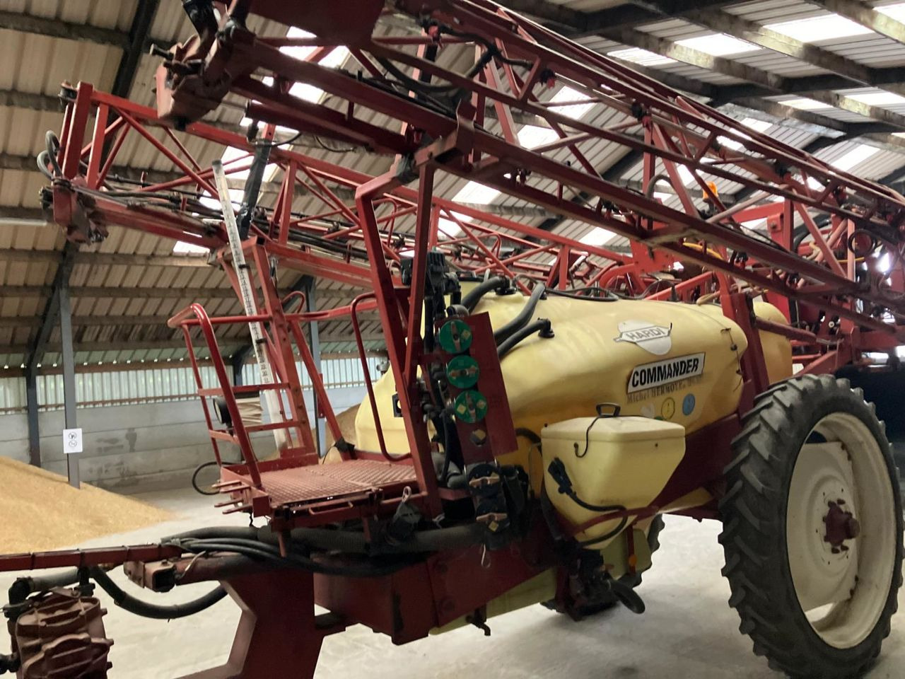 Hardi COMMANDER 3200 - آلة الرش المقطورة: صور 3 Hardi COMMANDER 3200 - آلة الرش المقطورة: صور 3