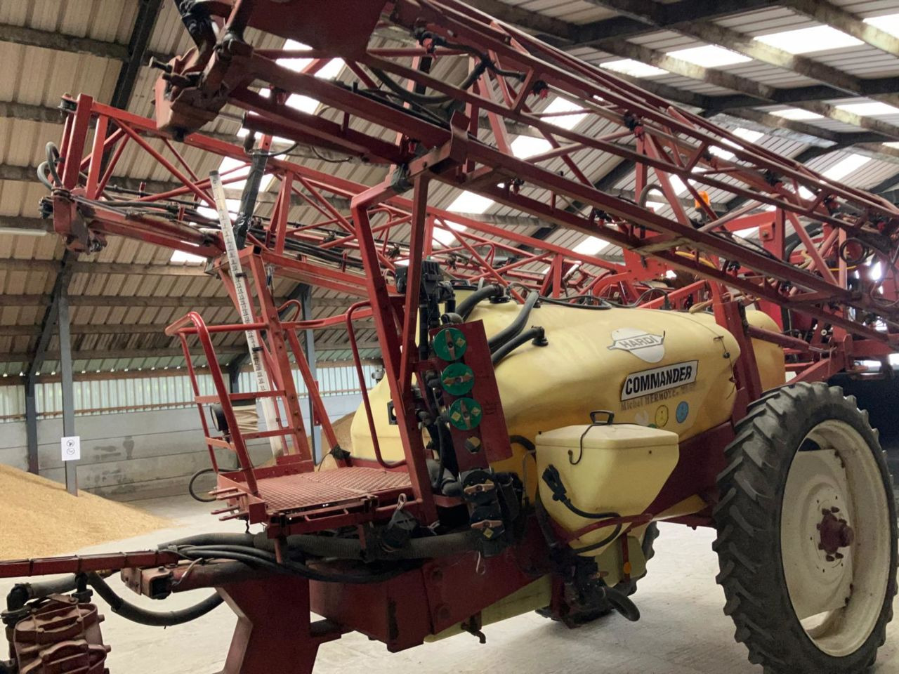 Hardi COMMANDER 3200 - آلة الرش المقطورة: صور 1 Hardi COMMANDER 3200 - آلة الرش المقطورة: صور 1