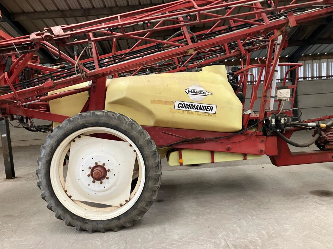 Hardi COMMANDER 3200 - آلة الرش المقطورة: صور 2 Hardi COMMANDER 3200 - آلة الرش المقطورة: صور 2
