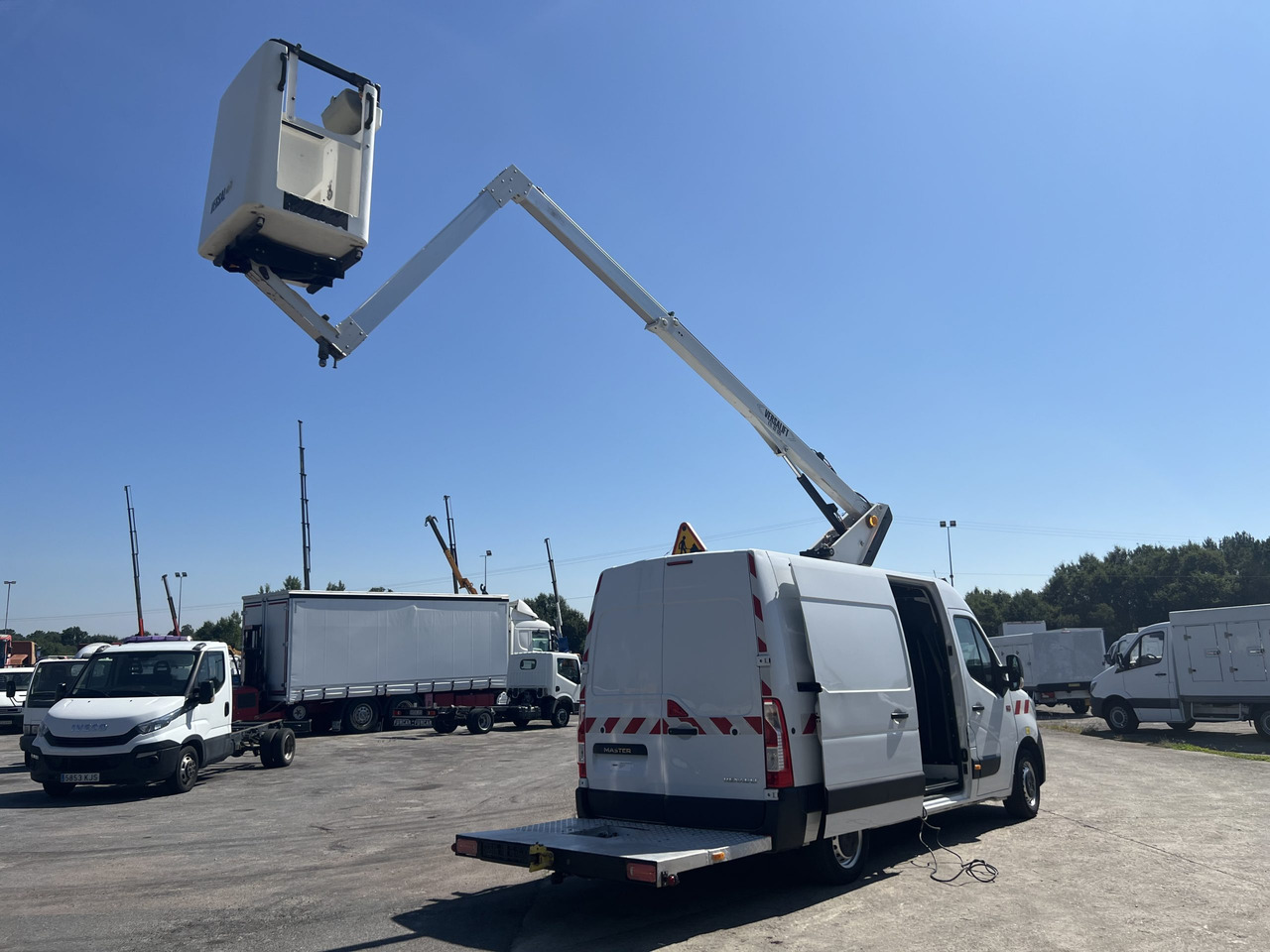 FURGON CON CESTA RENAULT MASTER - مصاعد الازدهار محمولة على شاحنة: صور 4 FURGON CON CESTA RENAULT MASTER - مصاعد الازدهار محمولة على شاحنة: صور 4