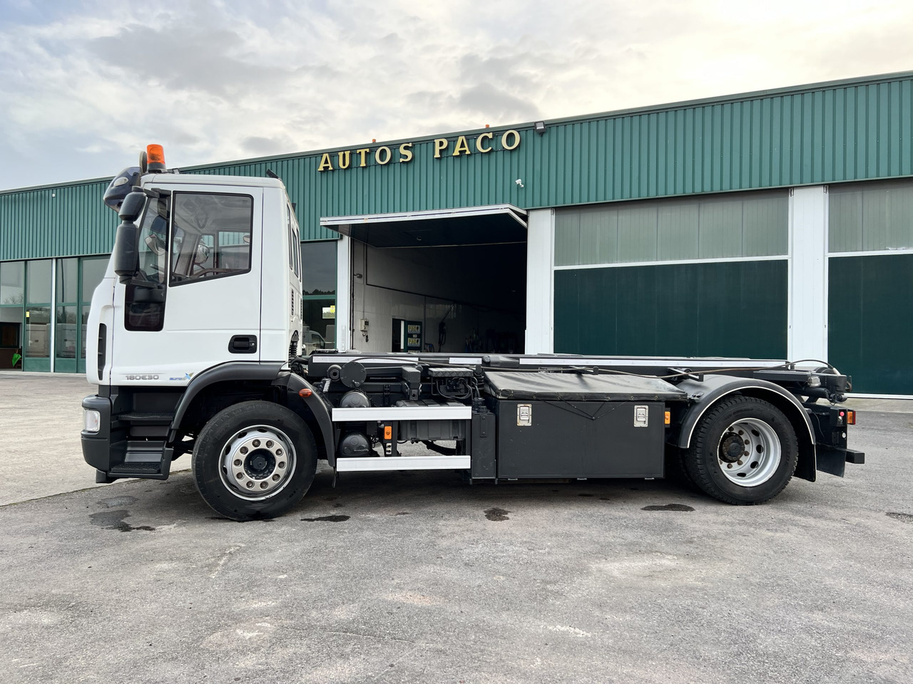 IVECO 300 EN CHASIS - الشاسيه شاحنة: صور 5 IVECO 300 EN CHASIS - الشاسيه شاحنة: صور 5