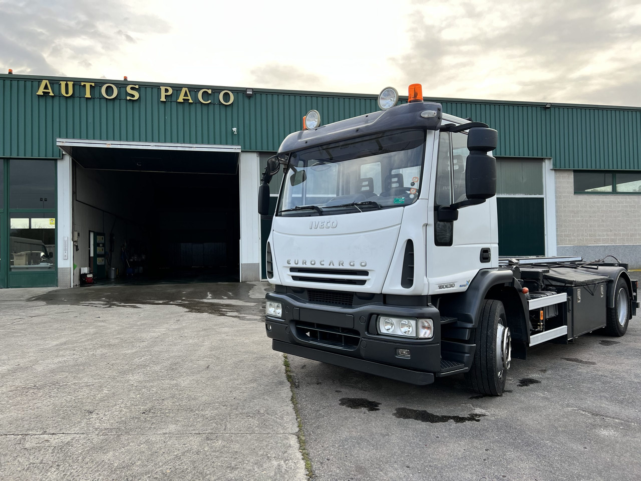 IVECO 300 EN CHASIS - الشاسيه شاحنة: صور 3 IVECO 300 EN CHASIS - الشاسيه شاحنة: صور 3