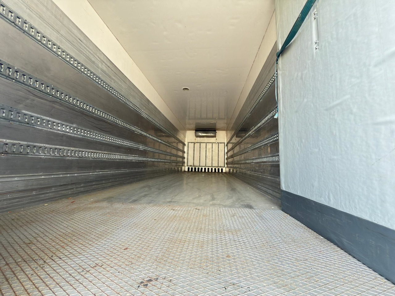 IVECO AD260S42 Stralis E6 (Refrigerator) - مبردة شاحنة: صور 5 IVECO AD260S42 Stralis E6 (Refrigerator) - مبردة شاحنة: صور 5