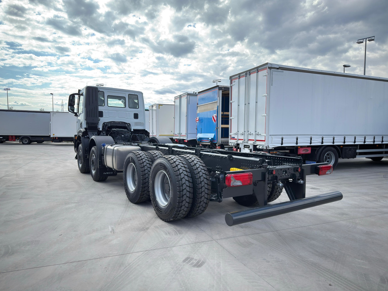 IVECO AD410T50 T-WAY 8x4 E6 (Chassis) - الشاسيه شاحنة: صور 4 IVECO AD410T50 T-WAY 8x4 E6 (Chassis) - الشاسيه شاحنة: صور 4