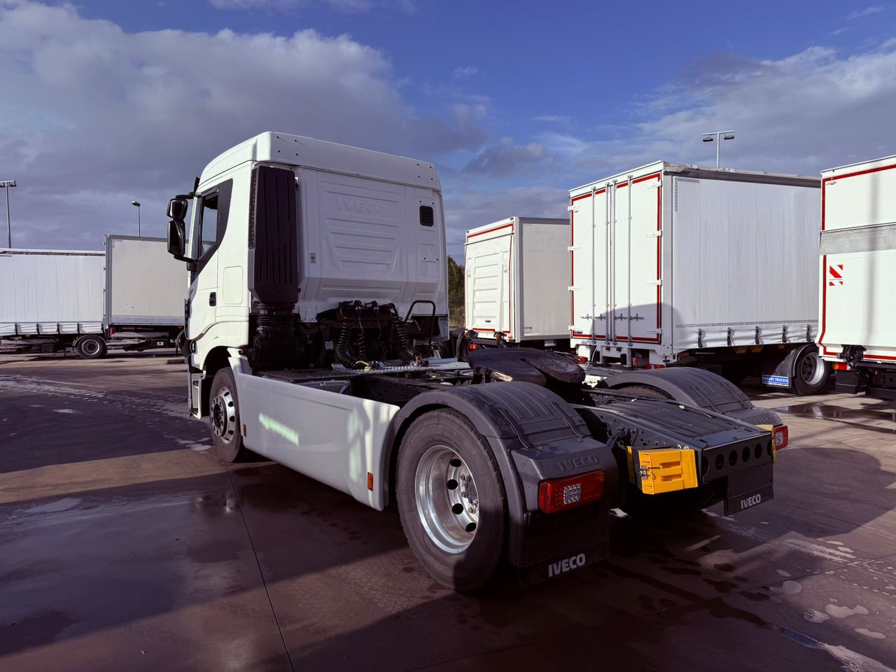 IVECO AS440 S TFP Stralis E6 (Tractor unit) - شاحنة جرار: صور 4 IVECO AS440 S TFP Stralis E6 (Tractor unit) - شاحنة جرار: صور 4