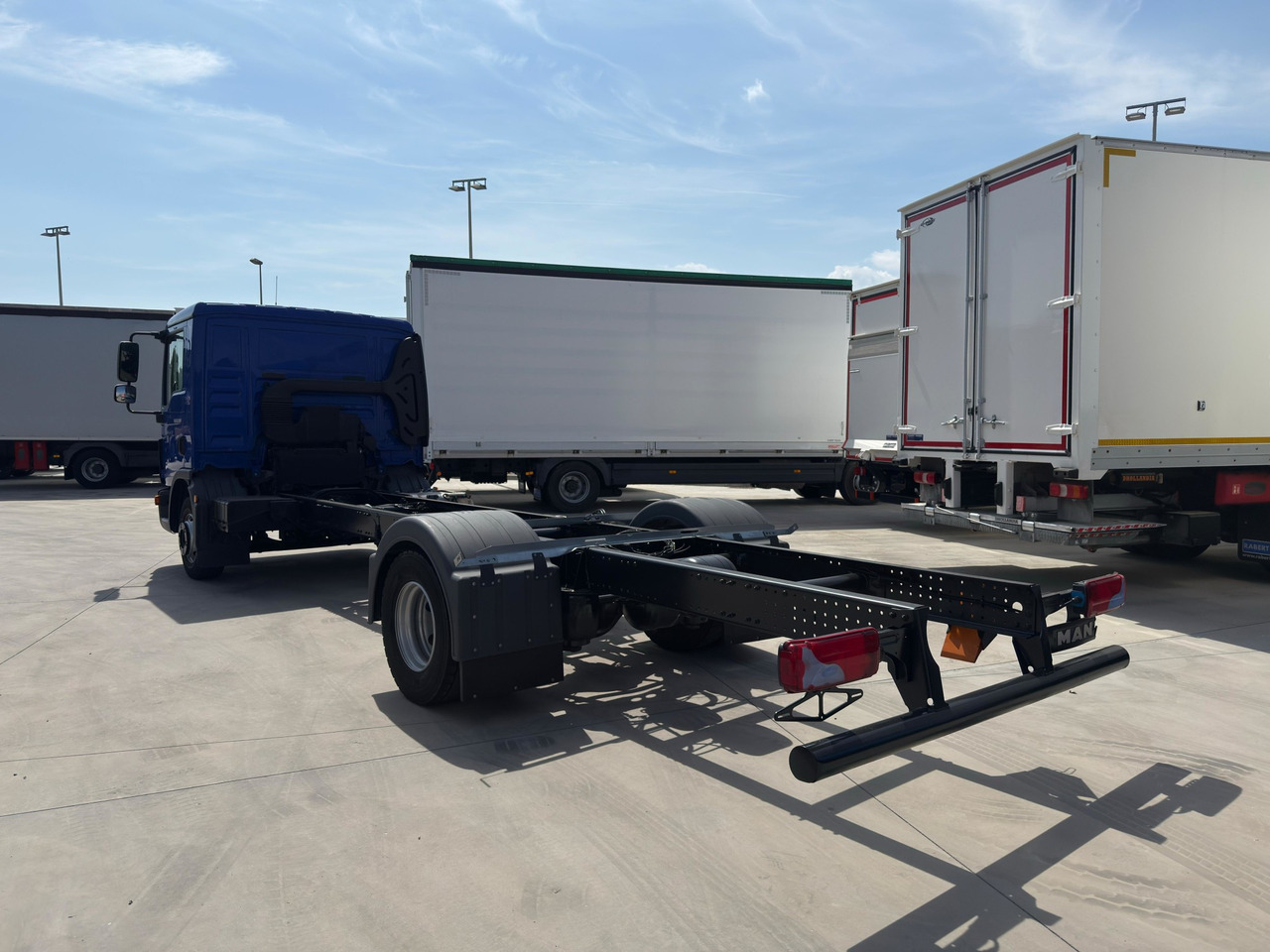 MAN 12.190 BL TGL E6 (Chassis) - الشاسيه شاحنة: صور 4 MAN 12.190 BL TGL E6 (Chassis) - الشاسيه شاحنة: صور 4