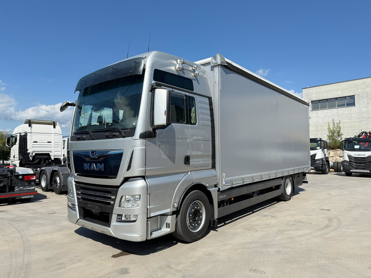 MAN 18.430 LL TGX E6 (Tauliner) - شاحنة ستارة: صور 1 MAN 18.430 LL TGX E6 (Tauliner) - شاحنة ستارة: صور 1
