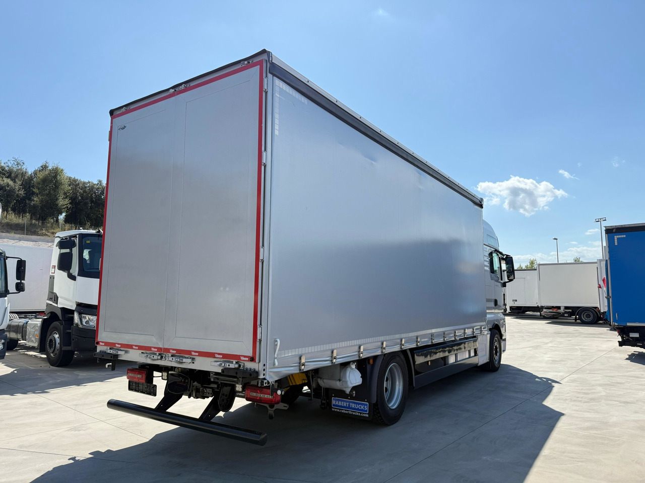 MAN 18.430 LL TGX E6 (Tauliner) - شاحنة ستارة: صور 4 MAN 18.430 LL TGX E6 (Tauliner) - شاحنة ستارة: صور 4