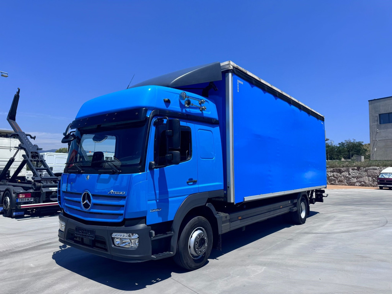 MERCEDES BENZ 13.30L Atego E6 (Tauliner) - شاحنة ستارة: صور 1 MERCEDES BENZ 13.30L Atego E6 (Tauliner) - شاحنة ستارة: صور 1