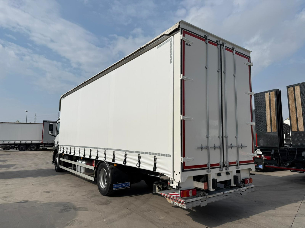 MERCEDES BENZ 18.27 Antos E6 (Tauliner) - شاحنة ستارة: صور 4 MERCEDES BENZ 18.27 Antos E6 (Tauliner) - شاحنة ستارة: صور 4