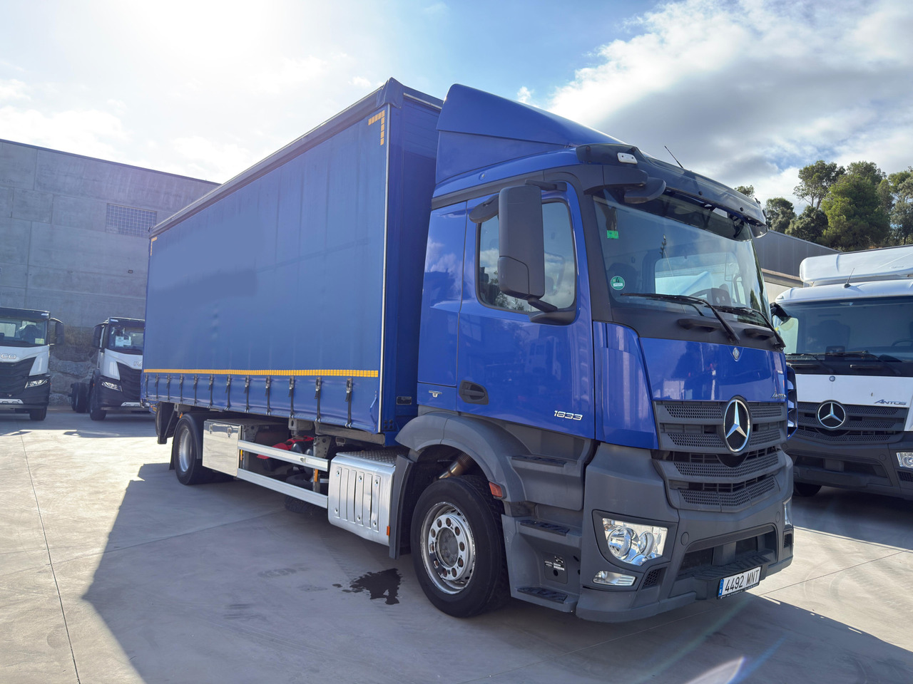 MERCEDES BENZ 18.33 Antos E6 (Self-portable) - شاحنة ستارة: صور 2 MERCEDES BENZ 18.33 Antos E6 (Self-portable) - شاحنة ستارة: صور 2