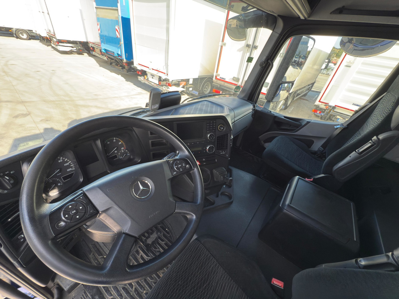MERCEDES BENZ 18.33 Antos E6 (Self-portable) - شاحنة ستارة: صور 5 MERCEDES BENZ 18.33 Antos E6 (Self-portable) - شاحنة ستارة: صور 5