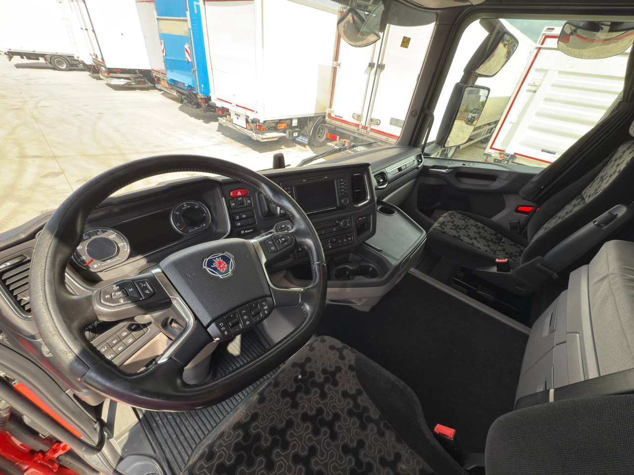 SCANIA R450 E6 (Tauliner) - شاحنة ستارة: صور 5 SCANIA R450 E6 (Tauliner) - شاحنة ستارة: صور 5
