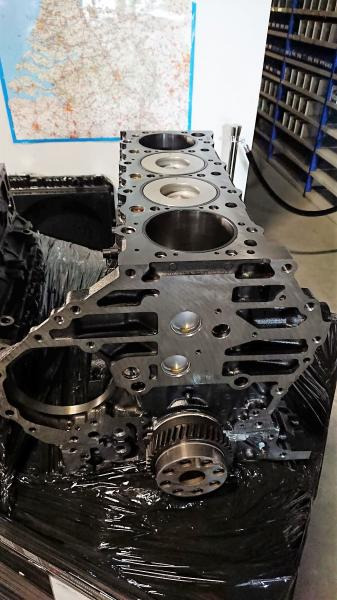 Isuzu - المحرك - آلات البناء: صور 1 Isuzu - المحرك - آلات البناء: صور 1