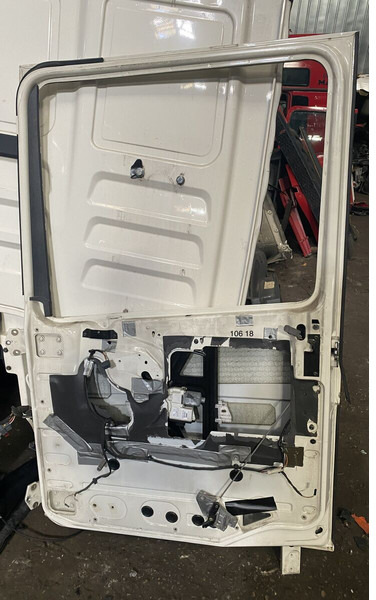 DAF XF - باب و قطع الغيار: صور 3 DAF XF - باب و قطع الغيار: صور 3