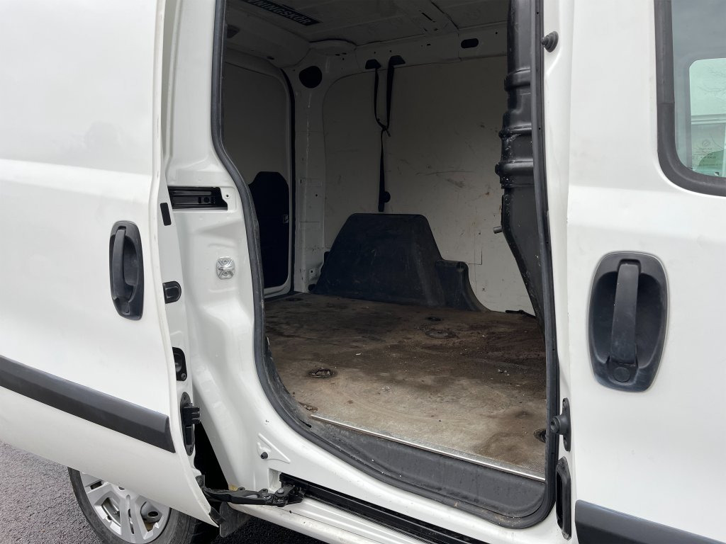 الشاحنات الصغيرة FIAT DOBLO: صور 46 الشاحنات الصغيرة FIAT DOBLO: صور 46