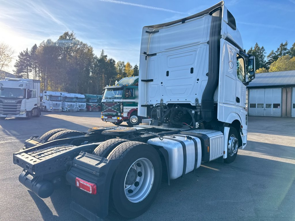 MERCEDES-BENZ L 1845 - شاحنة جرار: صور 5 MERCEDES-BENZ L 1845 - شاحنة جرار: صور 5