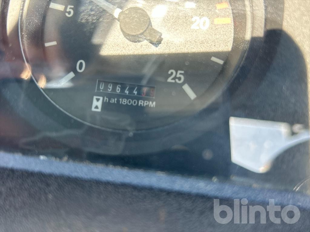 Massey Ferguson 390T (1996) - جرار: صور 5 Massey Ferguson 390T (1996) - جرار: صور 5