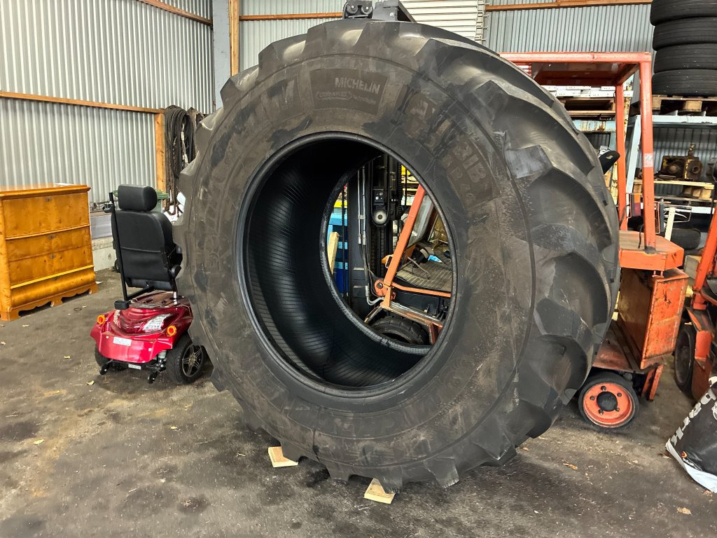 Michelin 900/65R46 - الإطارات - جرار: صور 1 Michelin 900/65R46 - الإطارات - جرار: صور 1