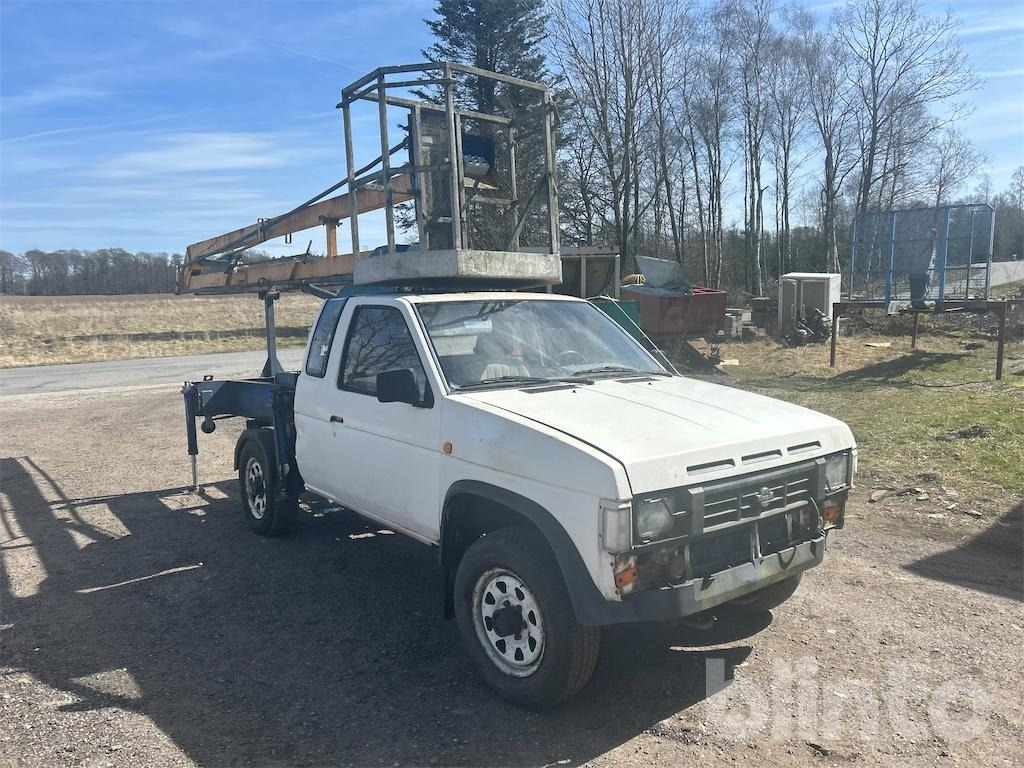 NISSAN KING CAB 2D/ C - مصاعد الازدهار محمولة على شاحنة: صور 5 NISSAN KING CAB 2D/ C - مصاعد الازدهار محمولة على شاحنة: صور 5