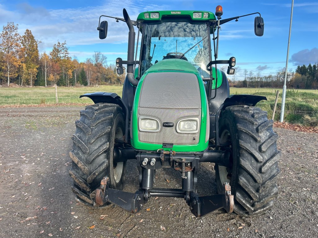 Valtra T140 4WD med frontlyft - جرار: صور 3 Valtra T140 4WD med frontlyft - جرار: صور 3