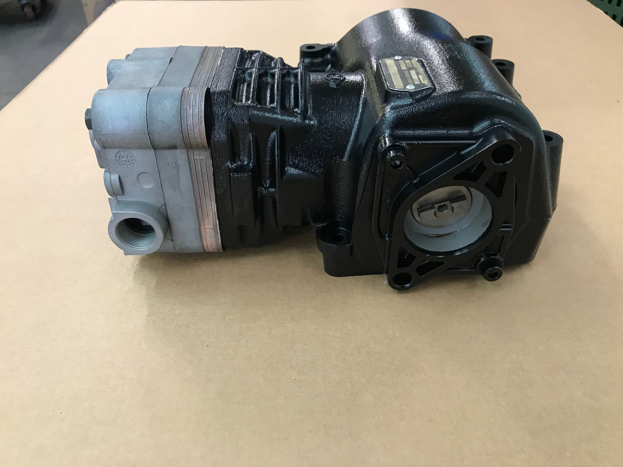 COMPRESSORE ARIA MONOCILINDRICO MAN 51541007095 - ضاغط الهواء: صور 5 COMPRESSORE ARIA MONOCILINDRICO MAN 51541007095 - ضاغط الهواء: صور 5