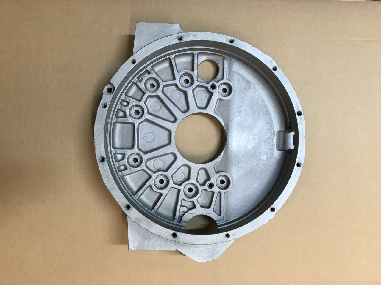 SCATOLA VOLANO MAN - D0824 / D0826 / D0834 / D0836 - SAE1 / SAE2 / SAE3 - دولاب الموازنة - شاحنة: صور 4 SCATOLA VOLANO MAN - D0824 / D0826 / D0834 / D0836 - SAE1 / SAE2 / SAE3 - دولاب الموازنة - شاحنة: صور 4