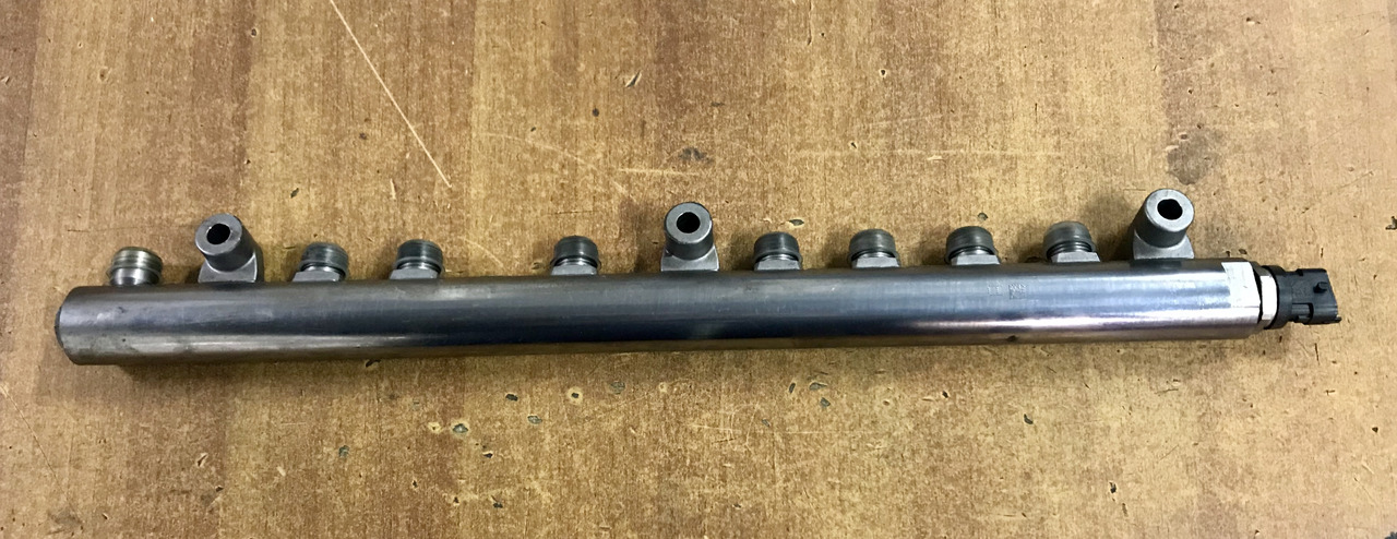 TUBO PRESSIONE RAIL PER MOTORI MAN D2066 - D2676 - نظام الوقود - شاحنة: صور 1 TUBO PRESSIONE RAIL PER MOTORI MAN D2066 - D2676 - نظام الوقود - شاحنة: صور 1