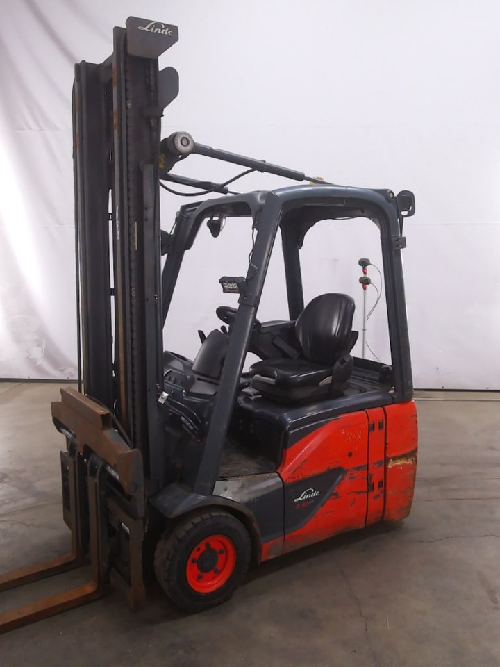 Linde E16C-02 - رافعة شوكية كهربائية: صور 1 Linde E16C-02 - رافعة شوكية كهربائية: صور 1