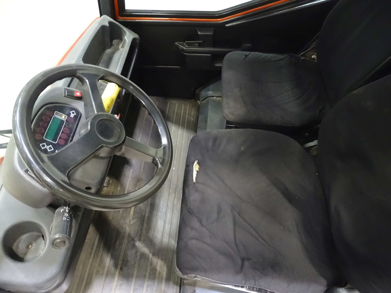 Linde P250 - جرار السحب الكهربائي: صور 3 Linde P250 - جرار السحب الكهربائي: صور 3