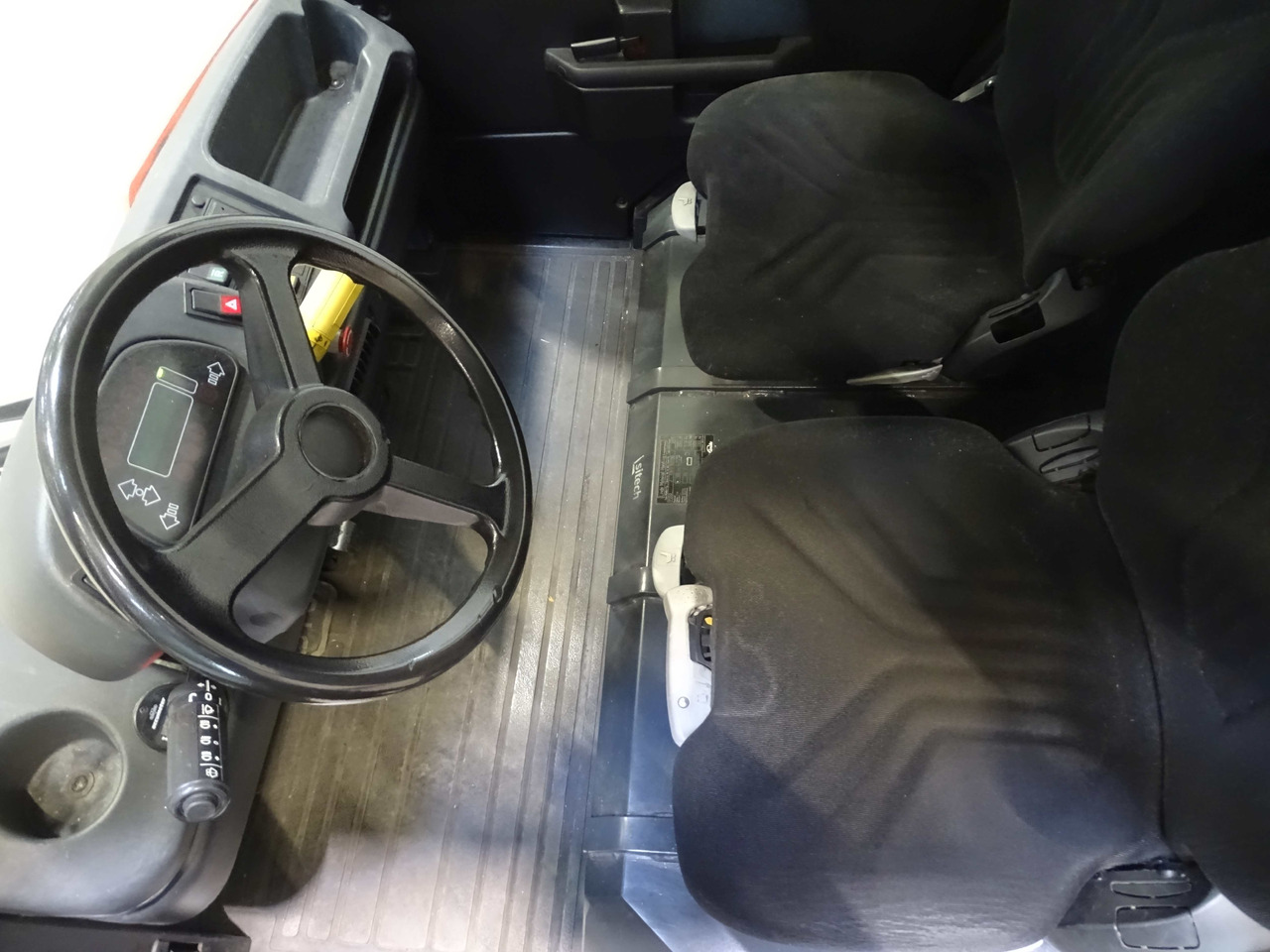 Linde P250 - جرار السحب الكهربائي: صور 3 Linde P250 - جرار السحب الكهربائي: صور 3