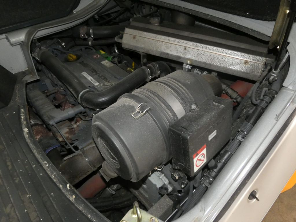 Still RX70-80/900 - رافعة شوكية ديزل: صور 4 Still RX70-80/900 - رافعة شوكية ديزل: صور 4