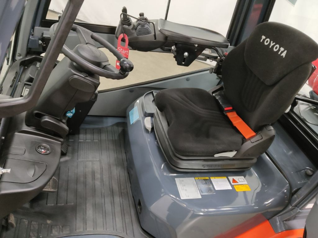 Toyota 02-8FGF30 - رافعة شوكية تعمل بالغاز: صور 3 Toyota 02-8FGF30 - رافعة شوكية تعمل بالغاز: صور 3