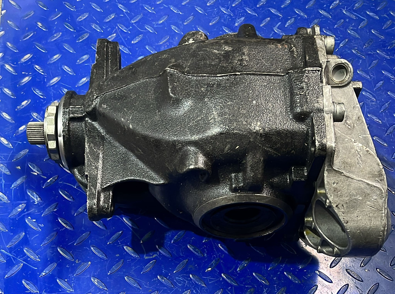 BMW Rear Differential 7541580 - نقل الحركة: صور 1 BMW Rear Differential 7541580 - نقل الحركة: صور 1