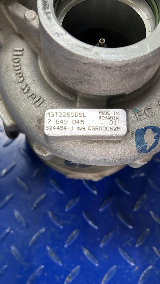 BMW Turbocharger S63N/R 4.4L V8 7849045+7849044 (SET) - الشاحن التوربيني: صور 5 BMW Turbocharger S63N/R 4.4L V8 7849045+7849044 (SET) - الشاحن التوربيني: صور 5