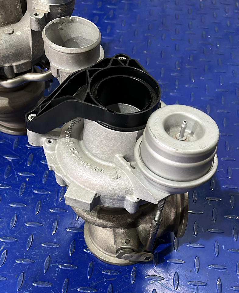 BMW Turbocharger S63N/R 4.4L V8 7849045+7849044 (SET) - الشاحن التوربيني: صور 4 BMW Turbocharger S63N/R 4.4L V8 7849045+7849044 (SET) - الشاحن التوربيني: صور 4