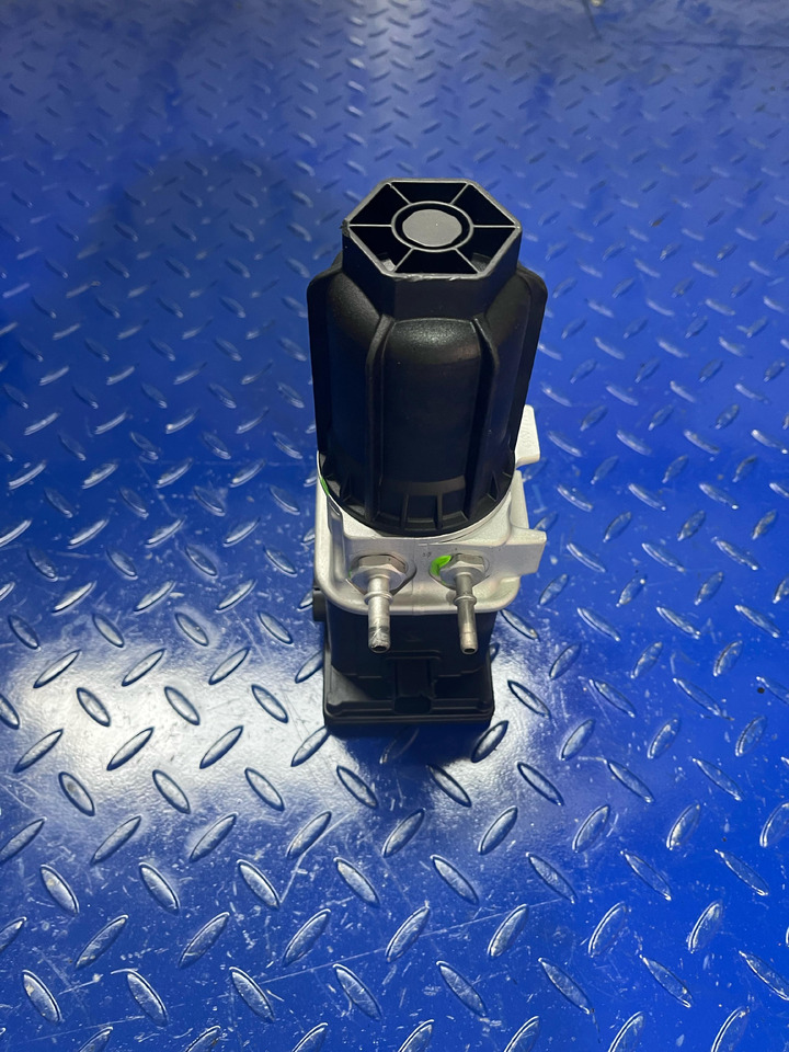 Mercedes Benz Actros MP4 Adblue Pump Euro 6 - كاتم الصوت/ نظام العادم - شاحنة: صور 1 Mercedes Benz Actros MP4 Adblue Pump Euro 6 - كاتم الصوت/ نظام العادم - شاحنة: صور 1