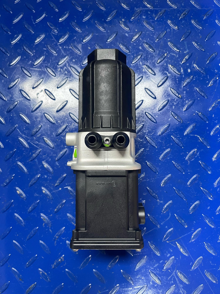 Mercedes Benz Actros MP4 Adblue Pump Euro 6 - كاتم الصوت/ نظام العادم - شاحنة: صور 5 Mercedes Benz Actros MP4 Adblue Pump Euro 6 - كاتم الصوت/ نظام العادم - شاحنة: صور 5